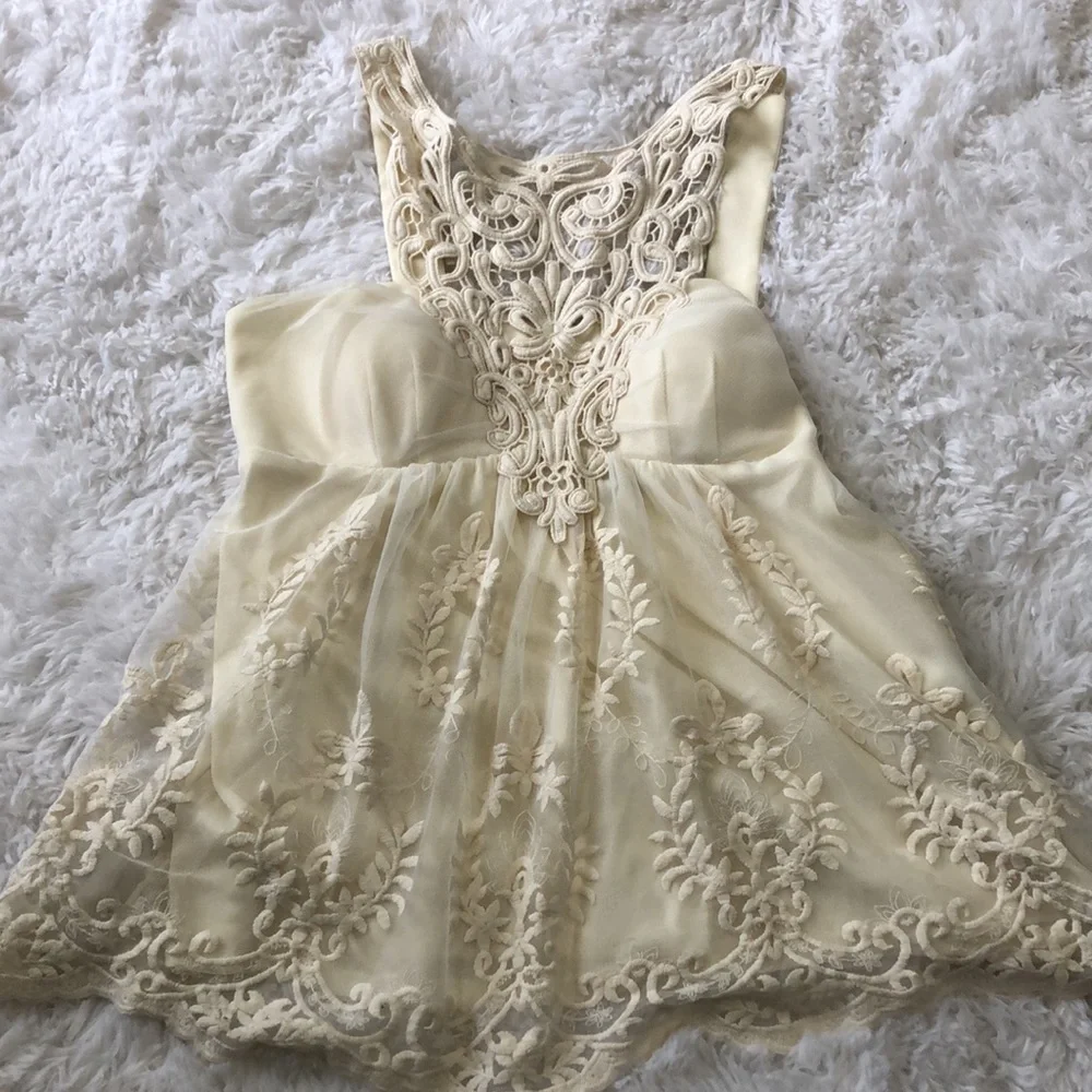 Elegant Lace Trim White Top - Picture 4 of 7